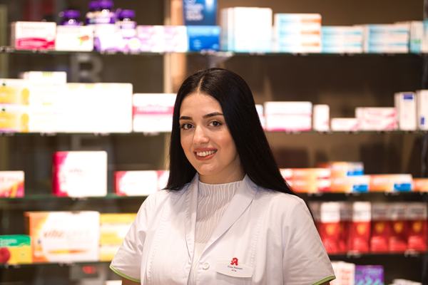 Pharmazeutisch-technische Assistentin Khadija Hassan